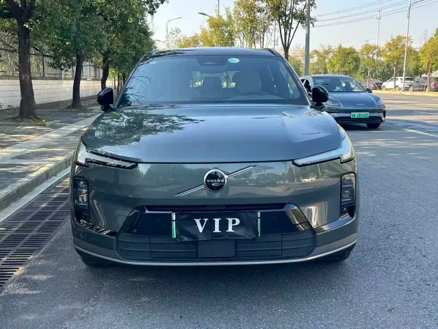Volvo XC70 Plug-in Hybrid — Фото автомобиля 2