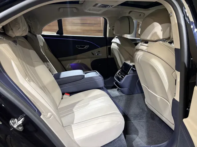 Bentley Flying Spur — Фото автомобиля 18