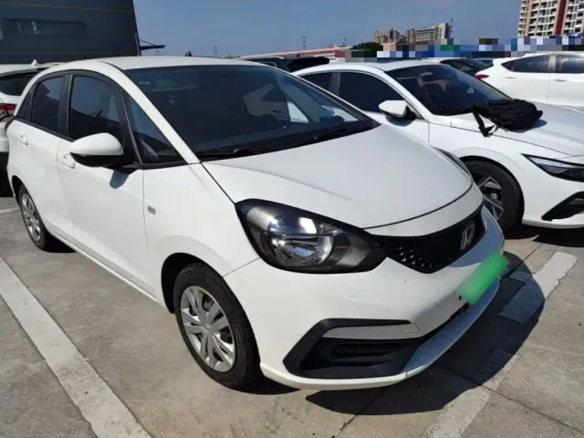 Honda Fit — Фото автомобиля 3