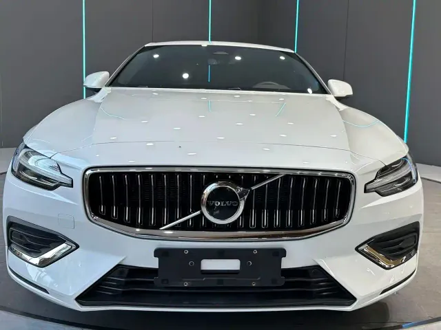 Volvo S60 — Фото автомобиля 2
