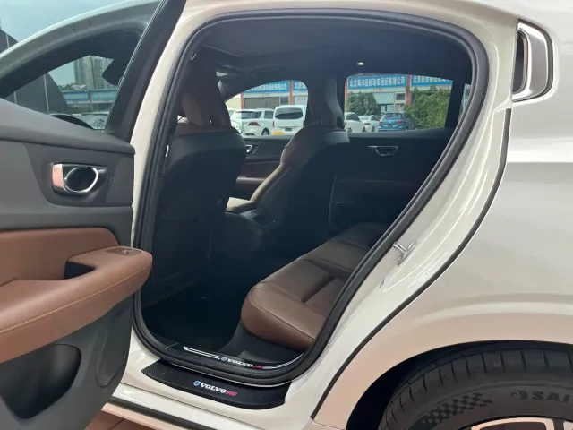 Volvo S60 — Фото автомобиля 13
