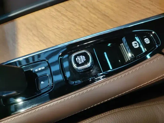 Volvo XC90 — Фото автомобиля 8