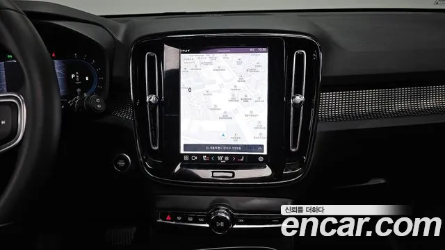 Вольво XC40 B4 Black Edition — Фото автомобиля 14