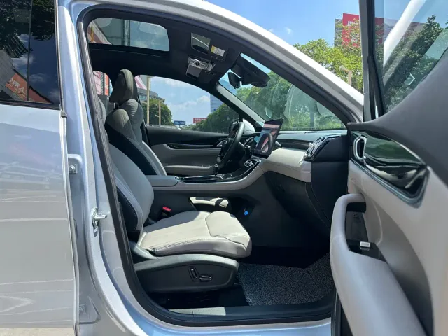 Geely Boyue L — Фото автомобиля 10