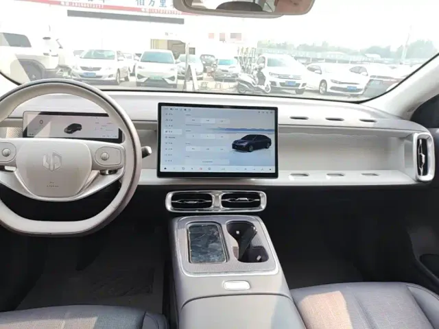 Leapmotor B01 — Фото автомобиля 12