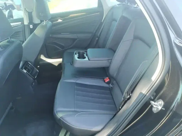 Volkswagen Passat — Фото автомобиля 16