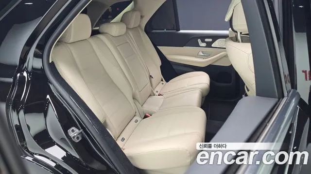 Mercedes-Benz GLE-Class — Фото автомобиля 25