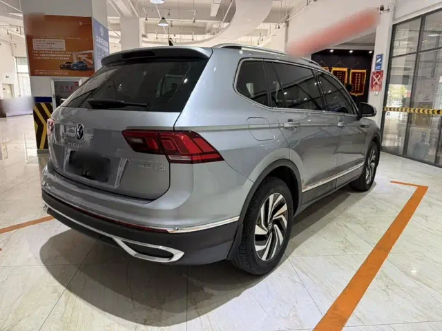 Volkswagen Tiguan L — Фото автомобиля 11