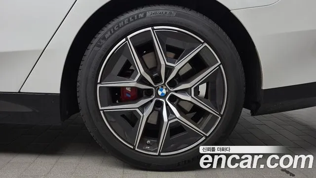 BMW 5 Series G60 — Фото автомобиля 21