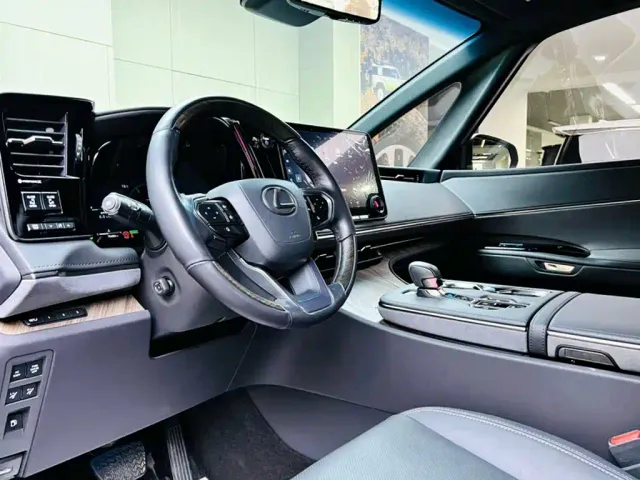 Lexus LM — Фото автомобиля 2