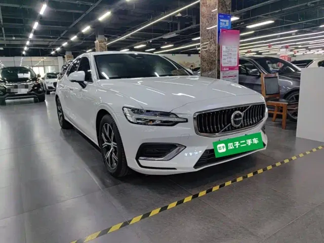 Volvo S60 — Фото автомобиля 3