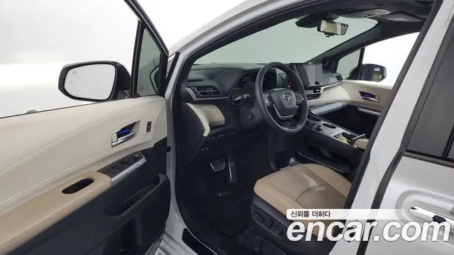 Toyota Sienna — Фото автомобиля 10