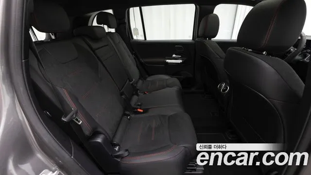 Mercedes-Benz EQB — Фото автомобиля 10