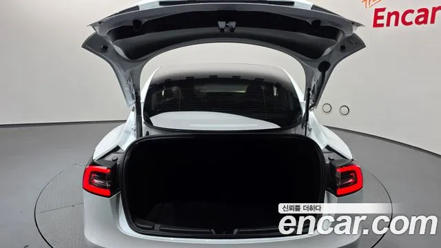 Tesla Model 3 — Фото автомобиля 20