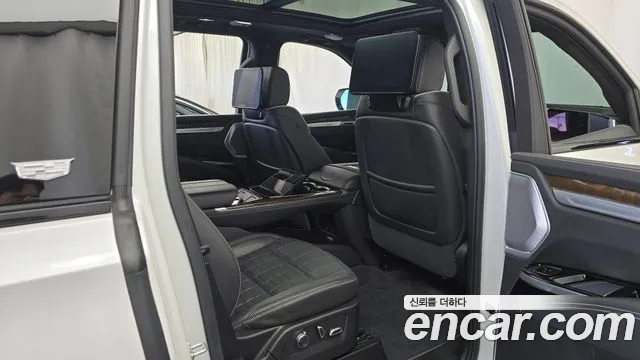 Cadillac Escalade Generation 5 — Фото автомобиля 11