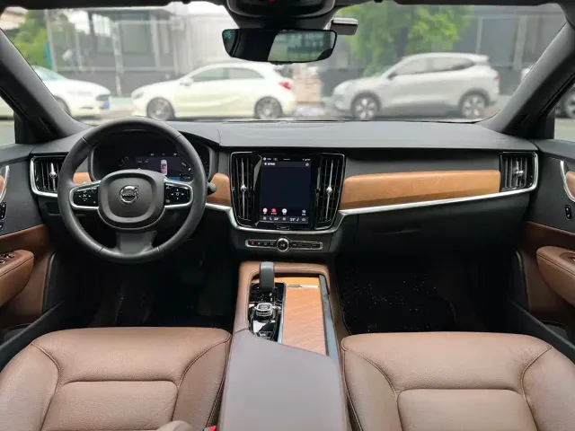 Volvo S90 — Фото автомобиля 5