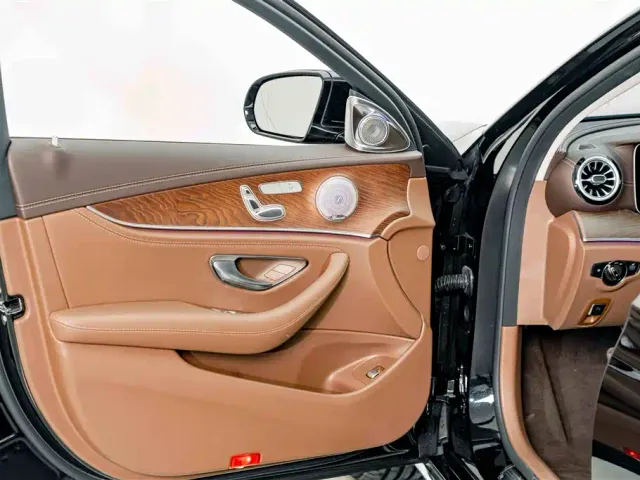 Mercedes-Benz E-Class — Фото автомобиля 15