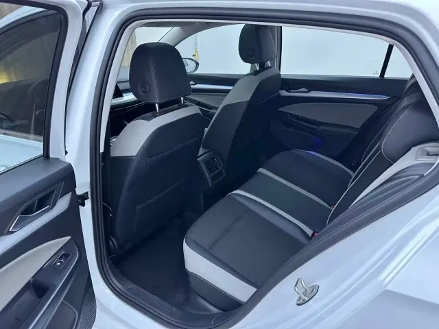 Volkswagen Golf — Фото автомобиля 8