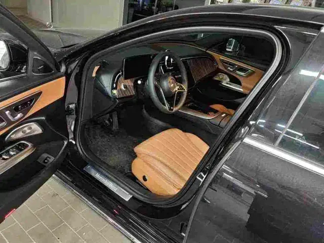 Mercedes-Benz E-Class — Фото автомобиля 7