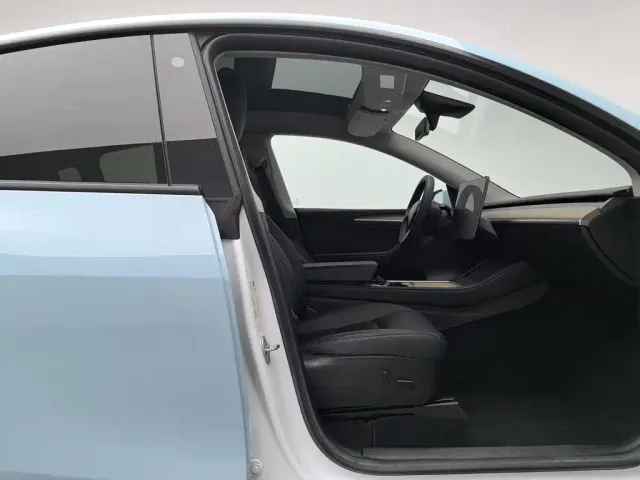 Tesla Model Y — Фото автомобиля 23