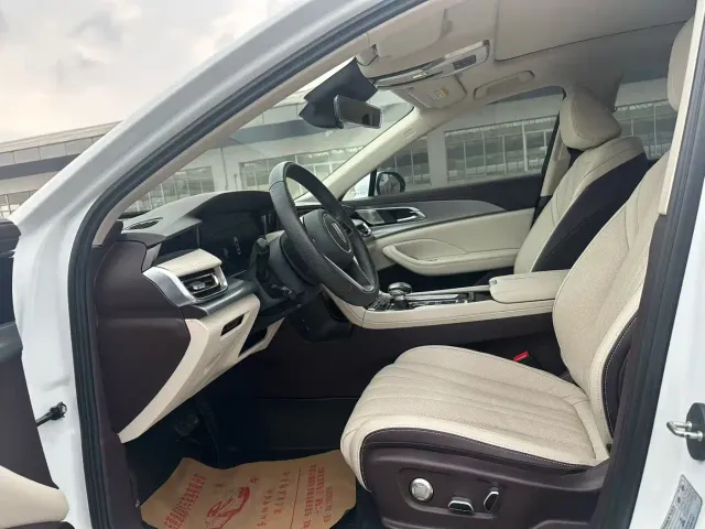 Hongqi H5 — Фото автомобиля 5