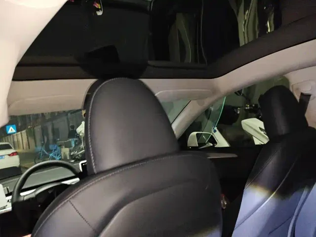 Tesla Model Y — Фото автомобиля 14