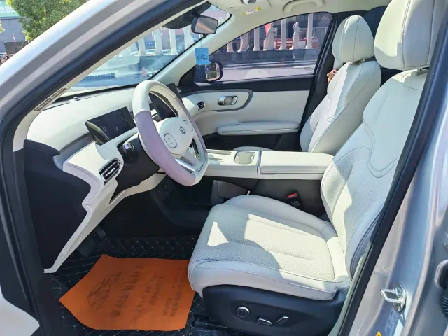 Changan Qiyuan Q05 — Фото автомобиля 9