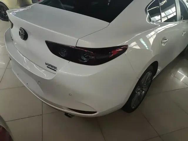 Mazda Axela — Фото автомобиля 7