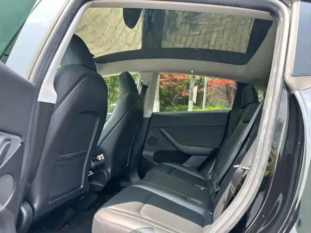 Tesla Model Y — Фото автомобиля 9
