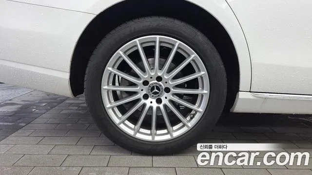 Mercedes-Benz E-Class — Фото автомобиля 5