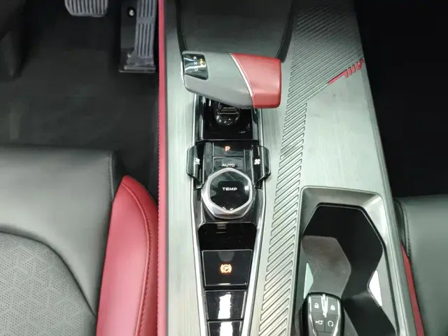 Changan Z6 — Фото автомобиля 16