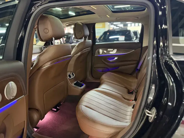 Mercedes-Benz E-Class — Фото автомобиля 10
