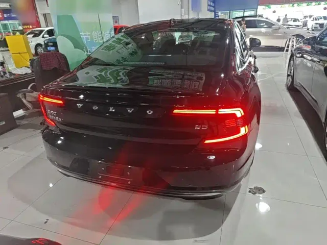 Volvo S90 — Фото автомобиля 5