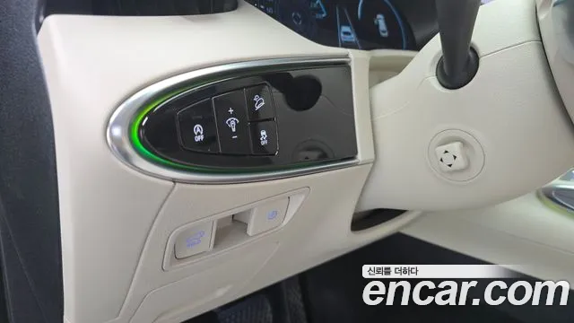 Genesis GV70 — Фото автомобиля 30
