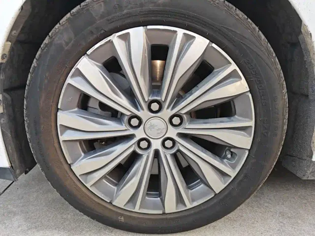 Hongqi E-QM5 — Фото автомобиля 22