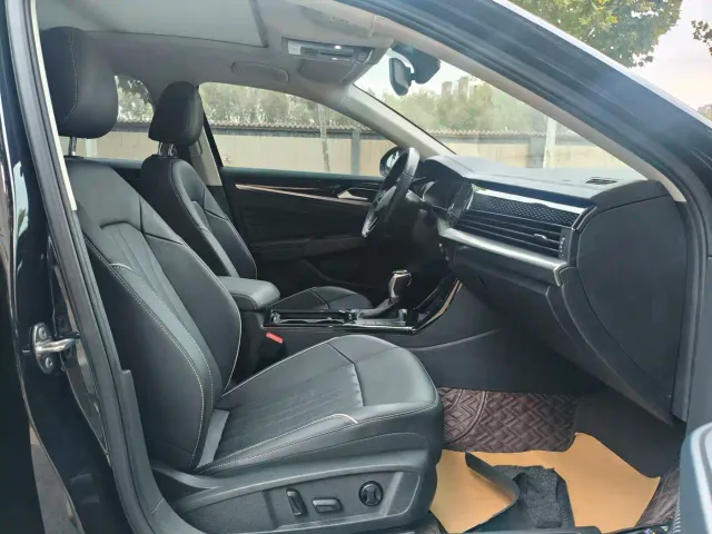 Volkswagen Passat — Фото автомобиля 13