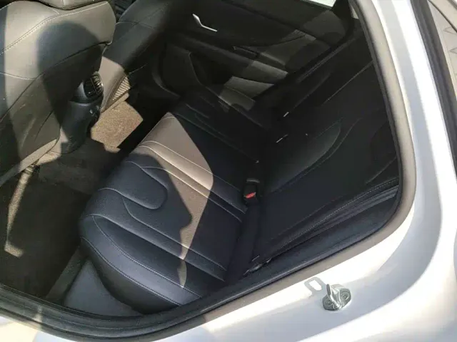 Hyundai Elantra — Фото автомобиля 16