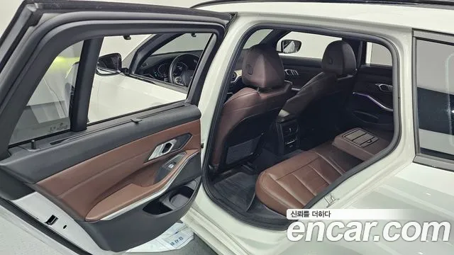 BMW 3-Series 3 серия (G20) 320i Touring M Sport — Фото автомобиля 12