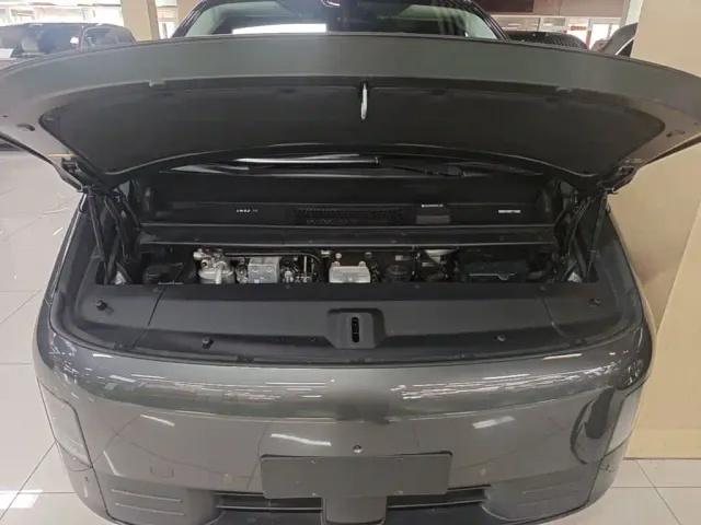 Li Auto MEGA — Фото автомобиля 19
