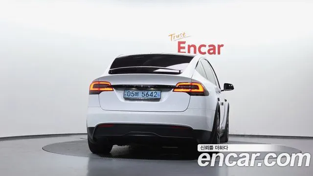 Tesla Model X — Фото автомобиля 4
