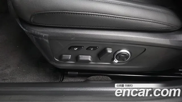 Hyundai Grandeur Grandeur (GN7) 2.5 Бензин 2WD — Фото автомобиля 30