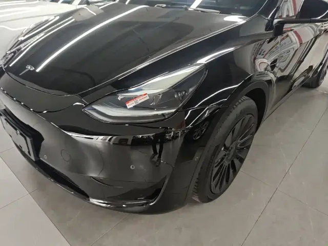 Tesla Model Y — Фото автомобиля 23