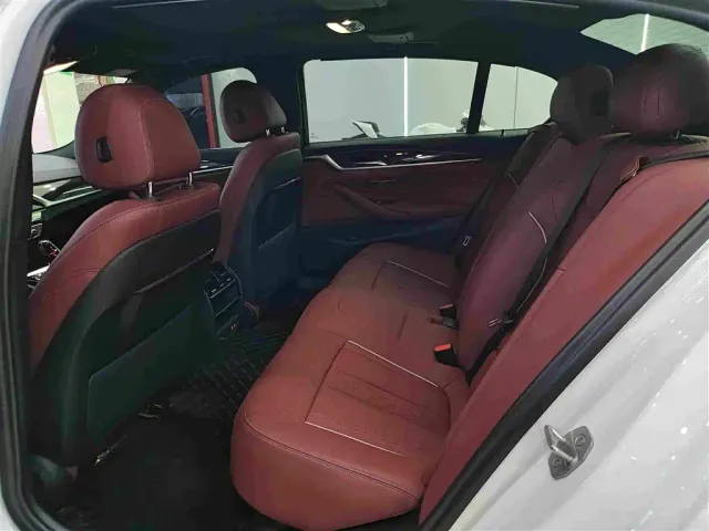 BMW 5 Series — Фото автомобиля 5