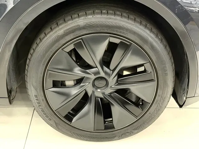 Tesla Model Y — Фото автомобиля 19