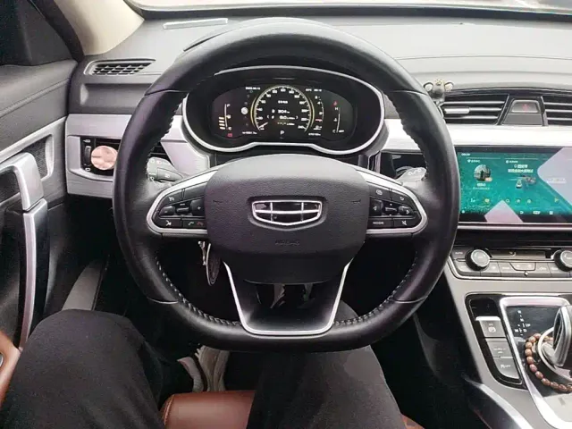 Geely Boyue — Фото автомобиля 10
