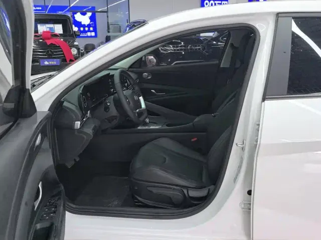 Hyundai Elantra — Фото автомобиля 9
