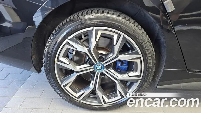 BMW i4 — Фото автомобиля 5