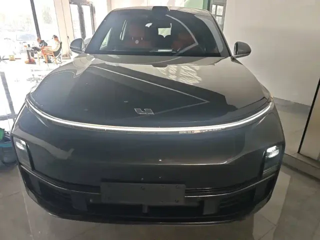 Li Auto L9 — Фото автомобиля 2