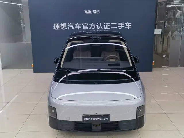 Li Auto MEGA — Фото автомобиля 2