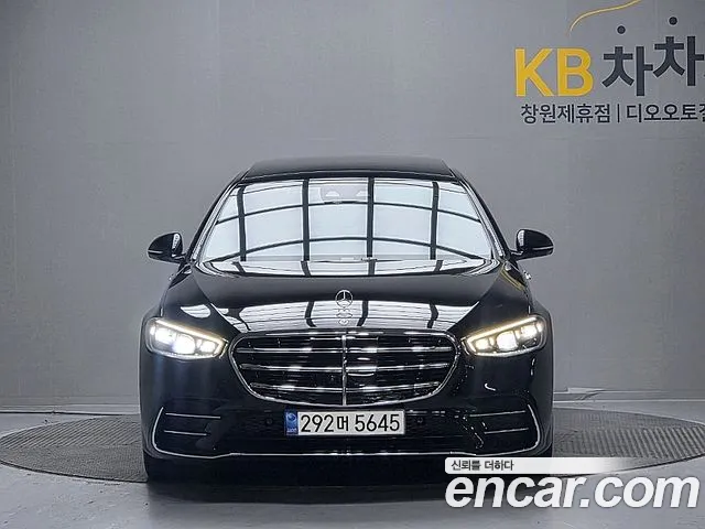 Фотография автомобиля — Mercedes-Benz S-Class